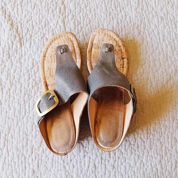 Donald Pliner New Wedge Sandals Gold Buckel Brown Grey Leather Size 8 Thong - Picture 4 of 5
